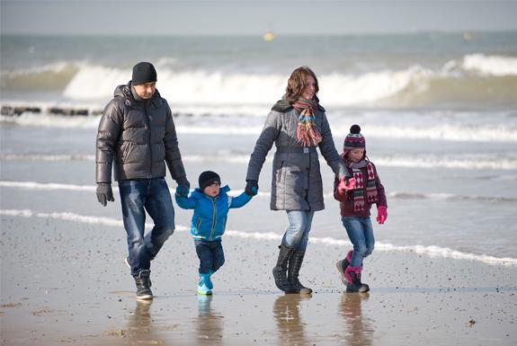 Gezin op het strand | Vakantiepark Zeebad